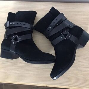 Pour La Victoire Black Suede Buckle Boots Sz 9